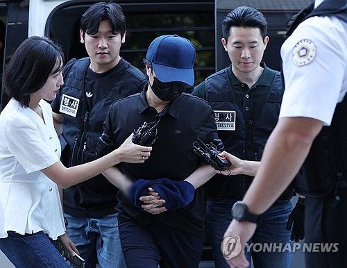 법정 향하는 법정 흉기 살인미수 사건 피의자