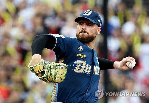 투구하는 카스타노