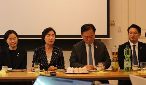 기자간담회 하는 이해민·추미애·이재강·전용기 의원(왼쪽부터)