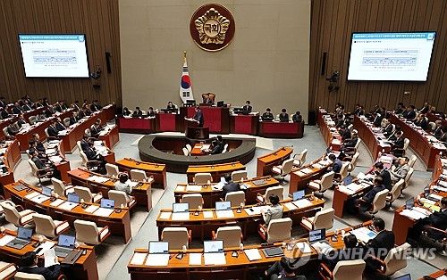 질의 경청하는 한덕수 국무총리와 국무위원들