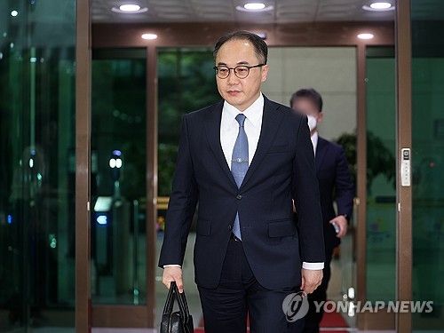 대검찰청 나서는 검찰총장