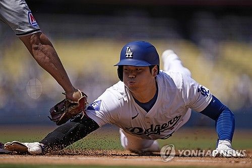 3회말 1루 견제구에 아웃된 오타니