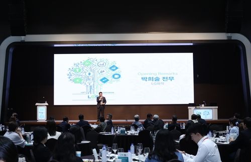 LGS 심포지엄에서 환영사 하는 LG화학 스페셜티케어 사업부장 박희술 전무