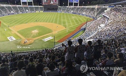 프로야구 관중 900만명 돌파, 1천만도 보인다