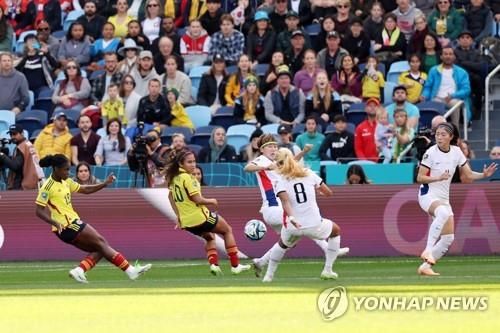 지난해 여자 월드컵 우리나라와 경기에서 득점한 린다 카이세도(왼쪽)