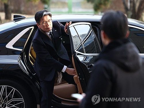 출근하는 오동운 공수처장