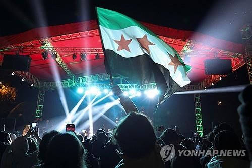 아사드 독재정권이 축출된 후 새해 파티를 즐기는 시리아인들