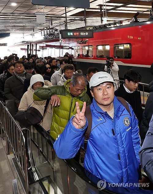 동해선 개통…강릉역에 도착한 첫 열차