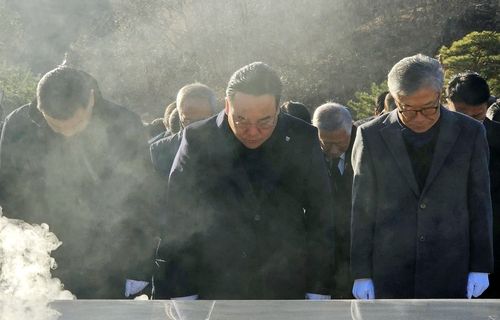 민주묘지 참배하는 5·18 단체