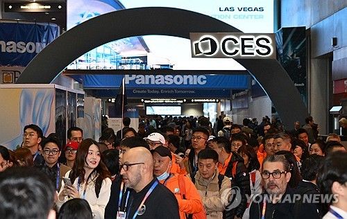 CES 열리는 LVCC, 관람객으로 북적