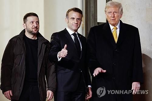 지난달 7일 파리서 회동한 젤렌스키·마크롱 대통령과 트럼프 당선인