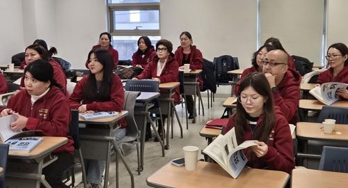 한국어 심화 수업을 받는 고려인 교사들