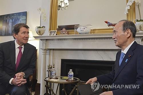 트럼프 측근 해거티 의원 만난 스가 전 일본 총리