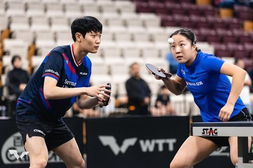 WTT 도하대회 혼복 경기 중인 조대성(왼쪽)과 신유빈