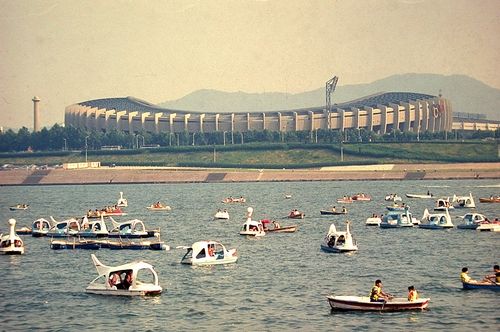 잠실지역 한강에서 보트를 타는 시민들. 1993년 [연합뉴스 자료사진]