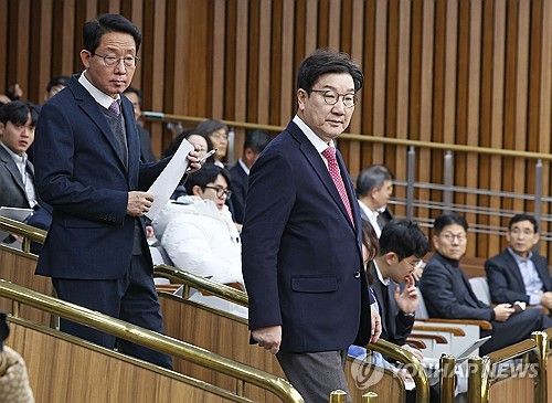 원내대책회의 참석하는 권성동 원내대표