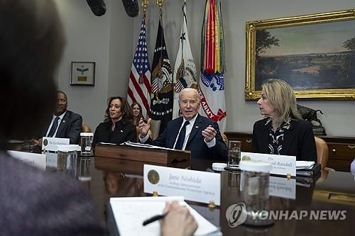 LA 산불 대책회의 주재하는 조 바이든 미국 대통령