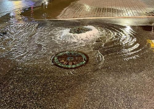 상수도관 파열된 인천 송도 도로