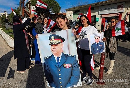 조제프 아운의 대통령 당선 축하하는 레바논인들