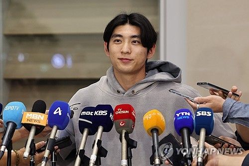 미소 보이는 이정후