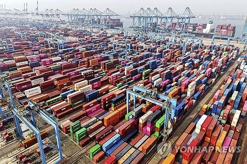중국 칭다오항의 컨테이너