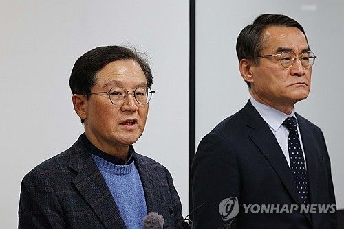 발언하는 윤갑근 변호사