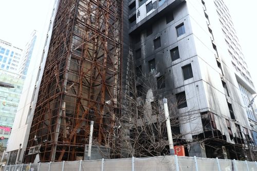 1년 넘게 방치되고 있는 인천 호텔 화재 현장