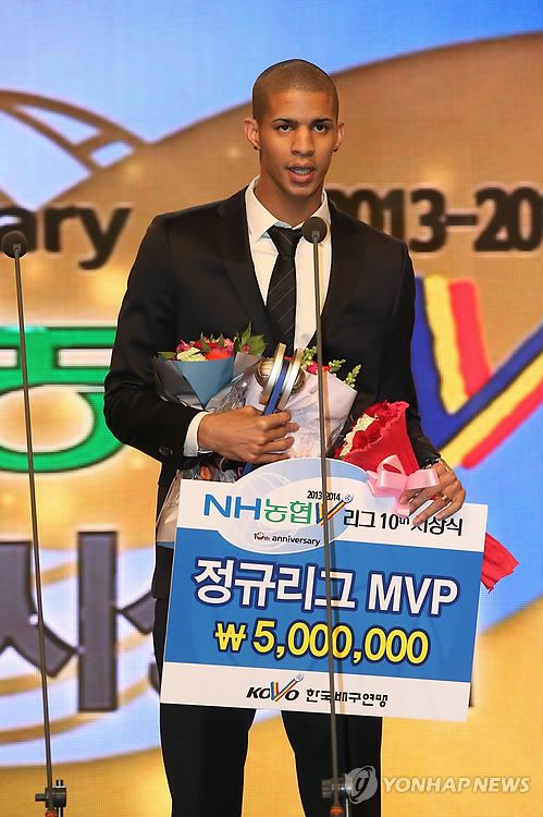 2013-2014시즌 정규리그 MVP에 오른 레오