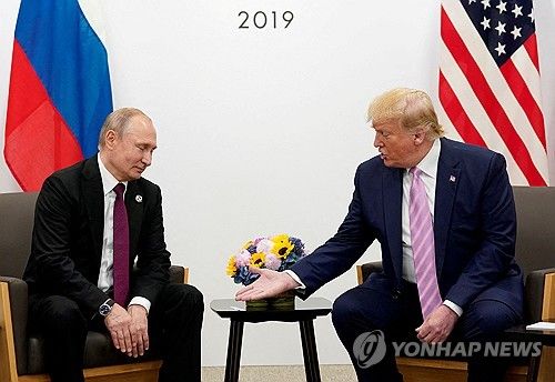 2019년 일본에서 열린 주요 20개국(G20) 정상회의에서 만난 트럼프와 푸틴