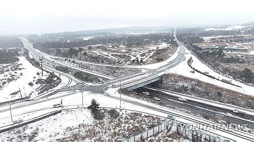 눈 내리는 제주 중산간