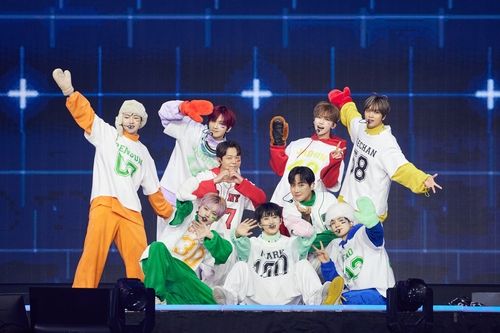 그룹 H.O.T.의 토니안 강타와 NCT 드림 '캔디'