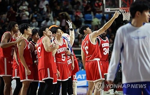 승리 자축하는 SK