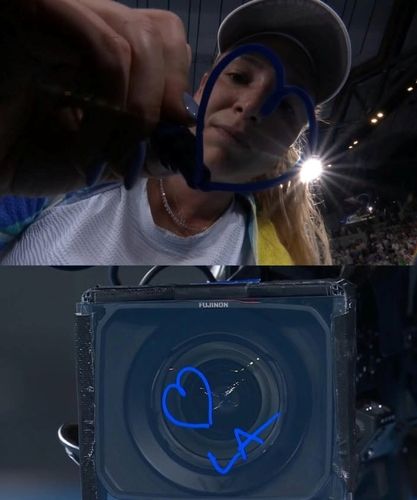 경기가 끝난 뒤 카메라에 'LA'와 하트 그림을 남긴 베키치. 