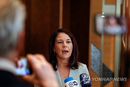 시리아 지원 계획 발표하는 아날레나 베어보크 독일 외무장관