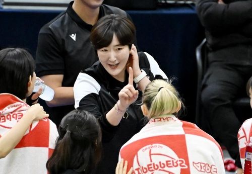 작전 지시하는 장소연 페퍼저축은행 감독