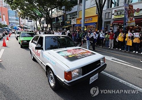 2024 울산공업축제 퍼레이드에 등장한 현대자동차 '포니'