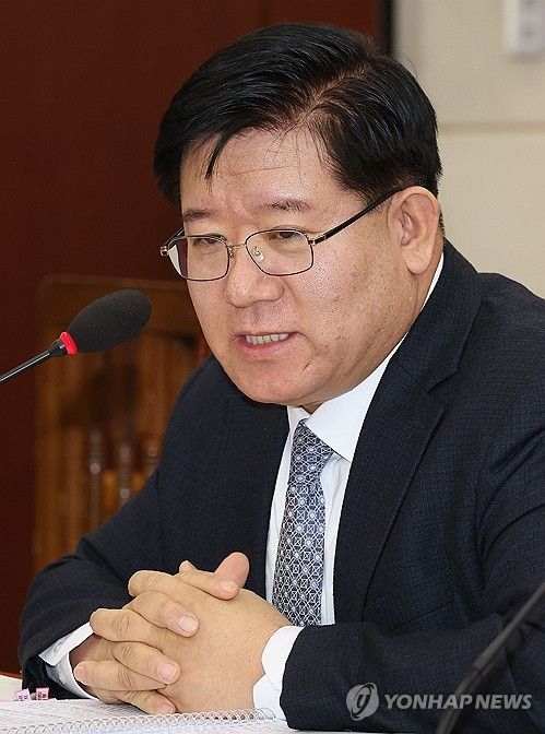 답변하는 경찰청장 직무대행