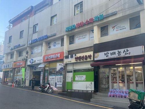 간판 개선이 이뤄진 서초구 도구로 일대 건물