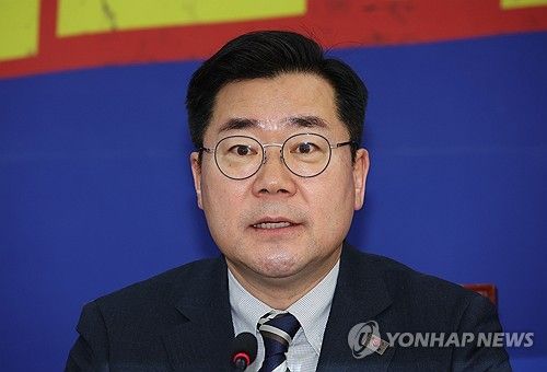 정책조정회의서 발언하는 박찬대 원내대표