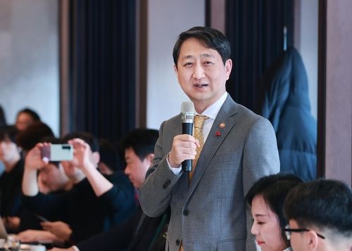 기자간담회 하는 안덕근 산업통상자원부 장관