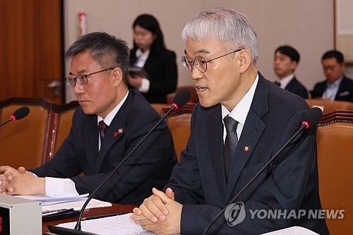 답변하는 천대엽 법원행정처장
