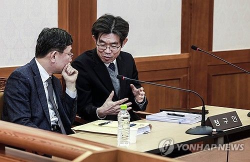 첫 변론준비기일 참석한 국회 측 변호인단