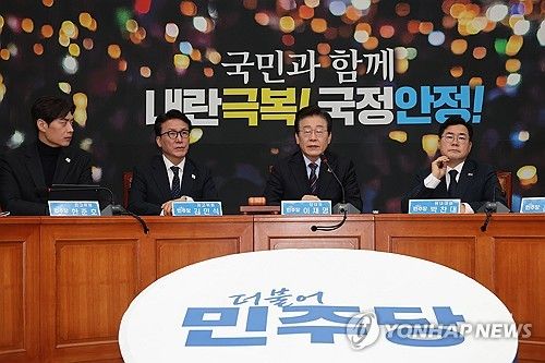 발언하는 이재명 대표