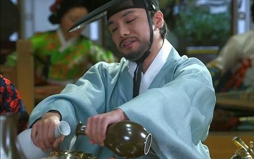 막걸리와 증류식 소주를 섞는 혼돈주(混沌酒)