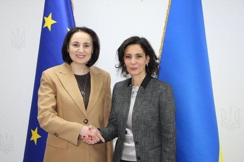 옥사나 졸노비치 우크라 사회정책부 장관과 하자 라비브 EU 위기담당 집행위원