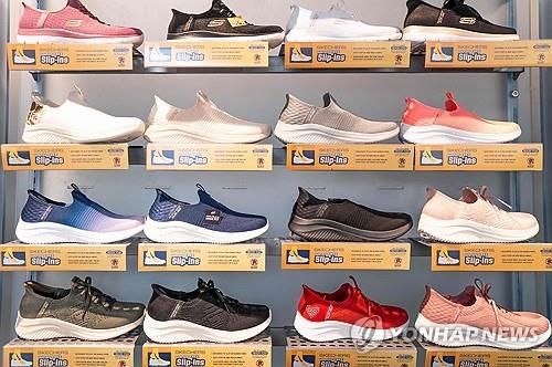 스케쳐스 신발 진열대