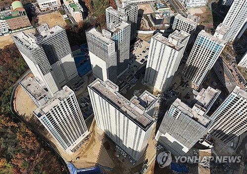전면 재시공 앞두고 골조 파쇄 시작된 검단신도시 아파트 현장