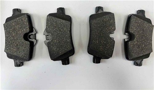 알리익스프레스에서 판매된 백석면이 든 자동차 브레이크 패드. [환경부 제공. 재판매 및 DB 금지]