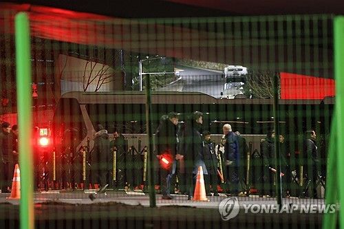 버스로 막혀 있는 한남동 대통령 관저