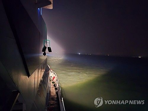 전복된 선박 실종자 수색 작업